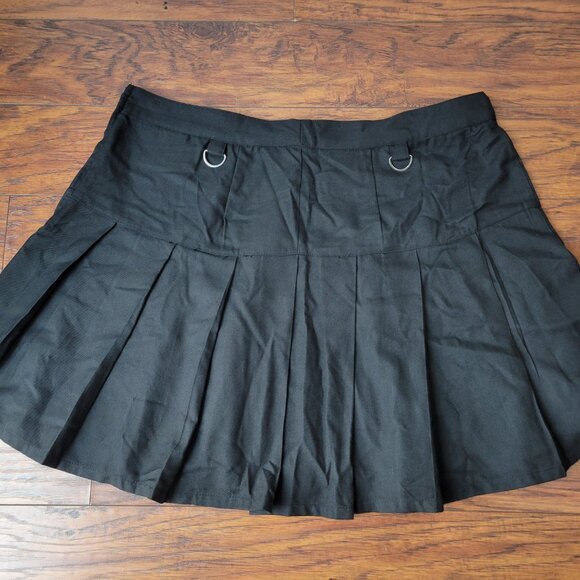 HOT TOPIC Black Pleated D-Ring Skirt sz 2 Plus EUC Cosplay Costume Schoolgirl - Picture 4 of 4